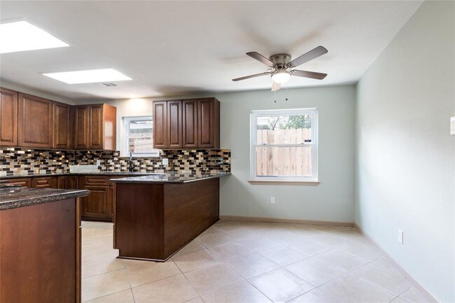 Building Photo - 5402 Sheraton Oaks Dr