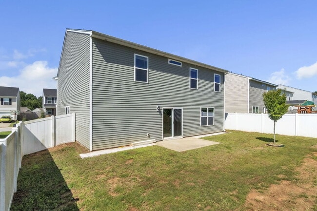 Building Photo - Modern 4-Bedroom Home in Butler Knoll in I...