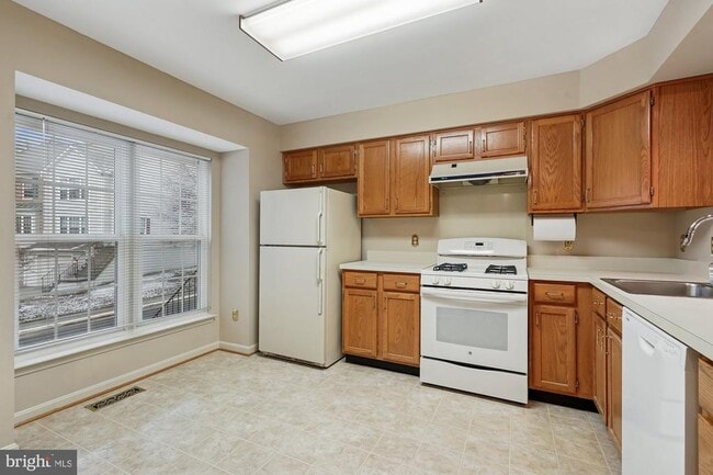 Building Photo - 45590 Whitcomb Square