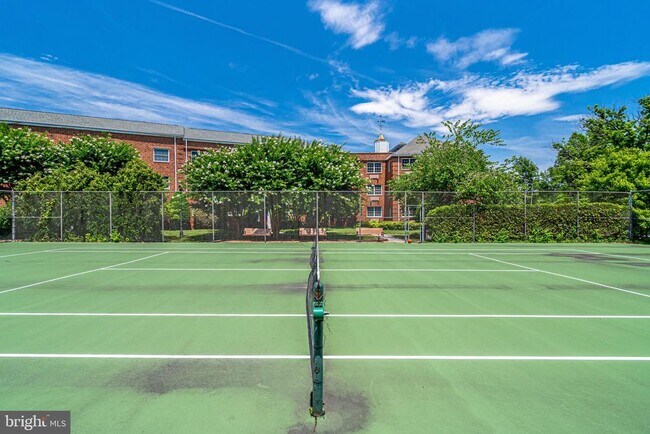 Building Photo - 1716 W Abingdon Dr