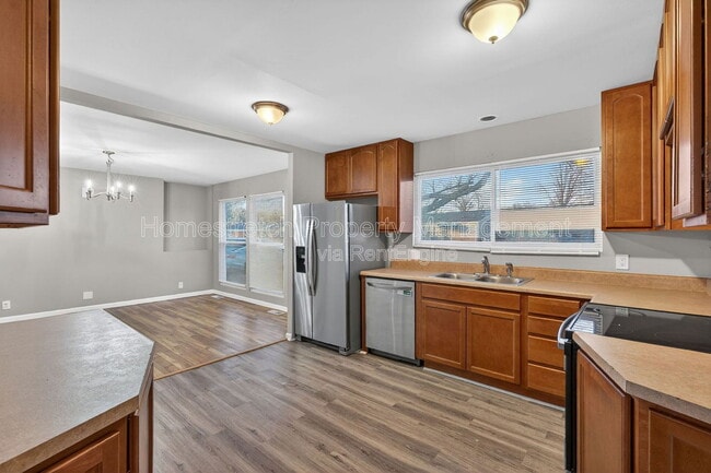 Building Photo - 2385 Greenbriar Dr