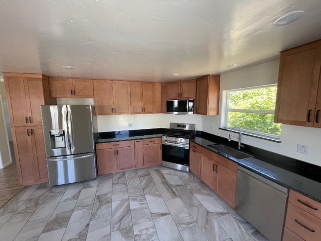 Building Photo - 4660 Fieldbrook Rd