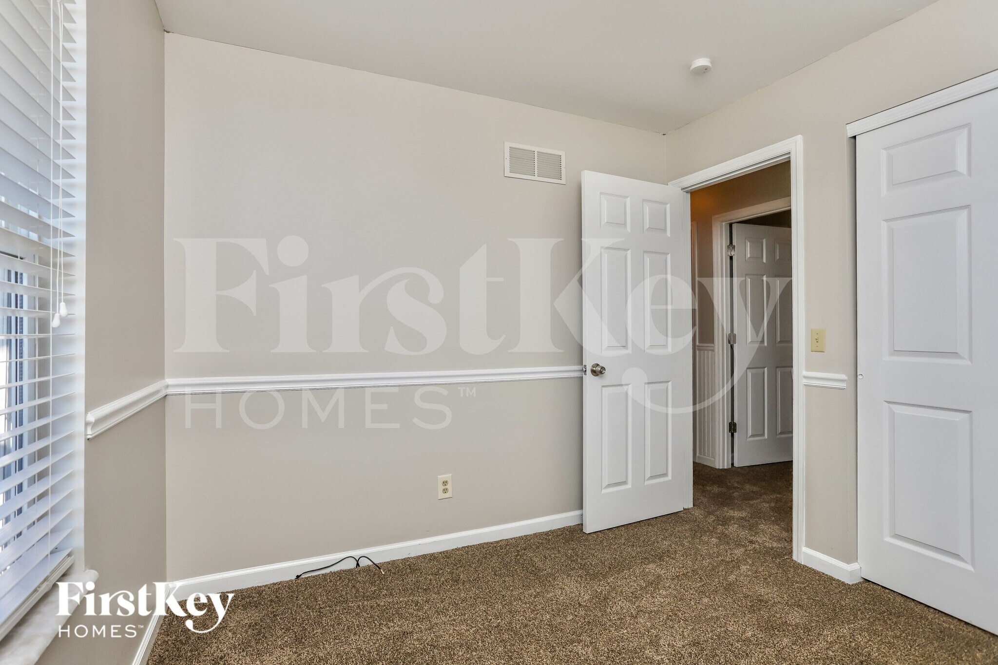 Building Photo - 70 Fawn Oaks Dr