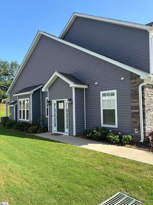 Building Photo - 109 Creekhaven Ln