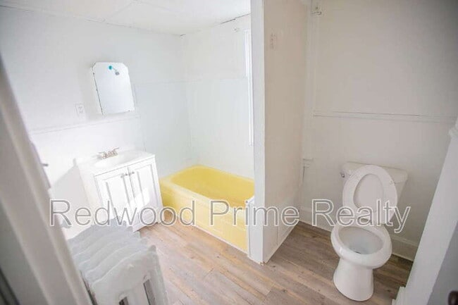 Building Photo - 552-554 Highland Ave