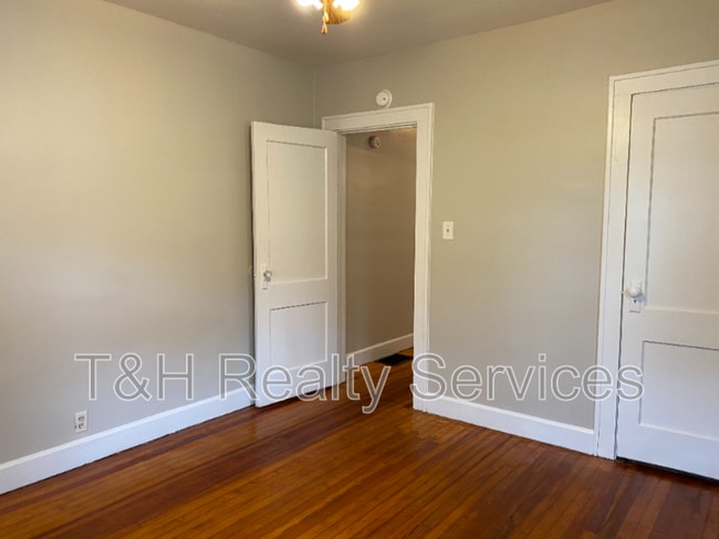 Building Photo - 6158 Winthrop Ave