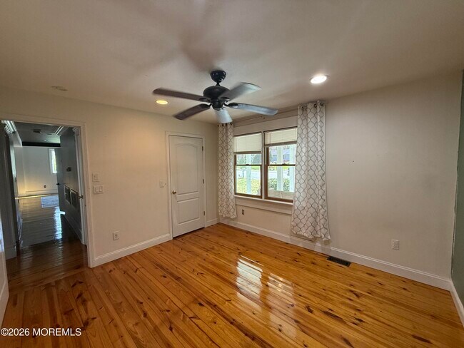 Building Photo - 605 Farrelly Ave