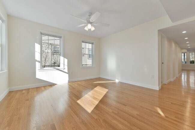 Building Photo - 48 Manthorne Rd