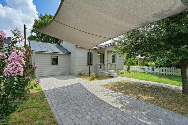 Building Photo - 406 W 55th St