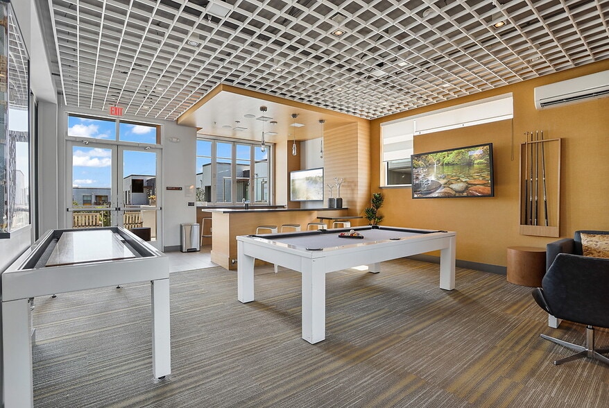 Building Photo - ROEN Menlo Park