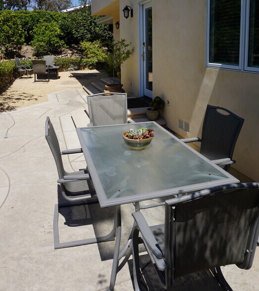 Building Photo - 1318 San Rafael Ave