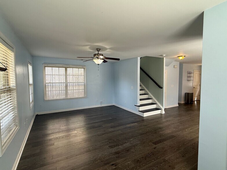 Building Photo - Cute 2 Story Home in Lundy Chase