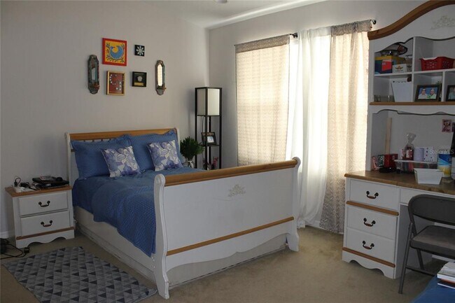 Building Photo - 5815 Fishhawk Ridge Dr
