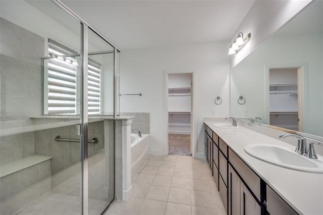 Building Photo - 2100 Creekbluff Ct