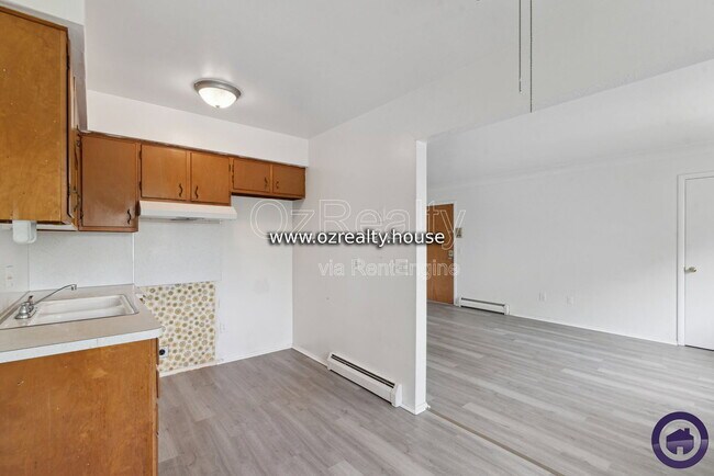 Building Photo - 1733 Christian Ave