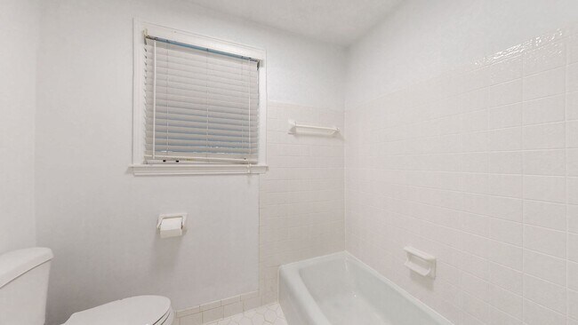 Building Photo - **RENOVATED COLONIAL ON OVER AN ACRE ZONED FOR WILLIAMSON COUNTY BRENTWOOD SCHOOLS**