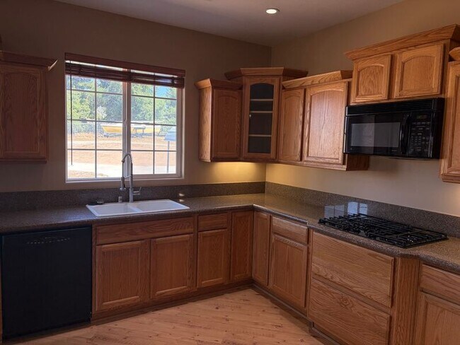 Building Photo - 32586 Galleano Ave