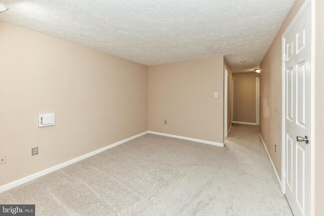 Building Photo - 12856 Mill Brook Ct