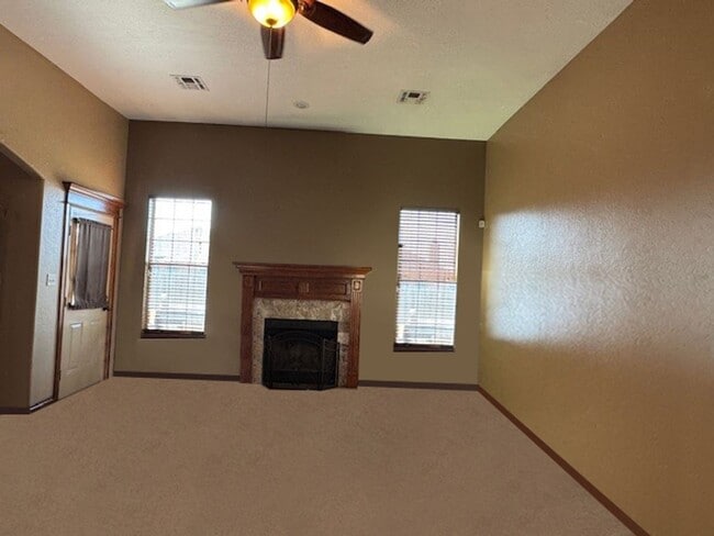 Building Photo - 320 Northeast Mountain Meadow Drive