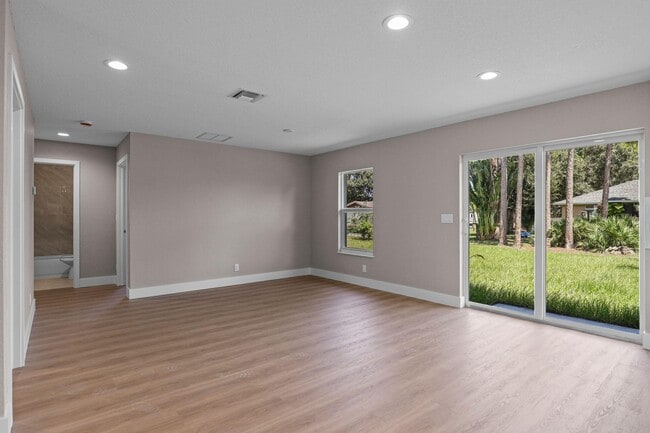 Building Photo - 5906 Hickory Dr