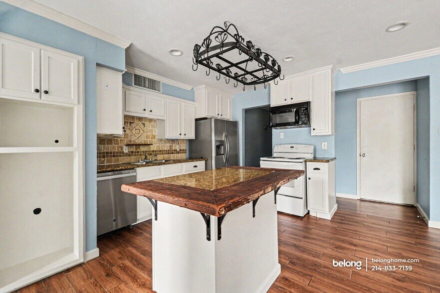 Building Photo - 5710 Briarcrest Dr