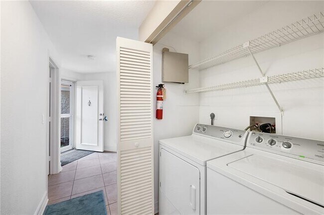 Building Photo - 6020 Verde Trail S