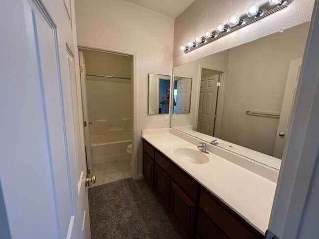Building Photo - 2912 Medinah Way