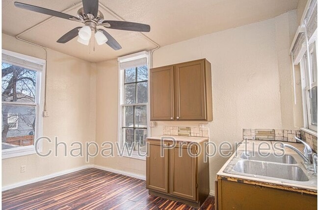 Building Photo - 745 E Mulberry Ave