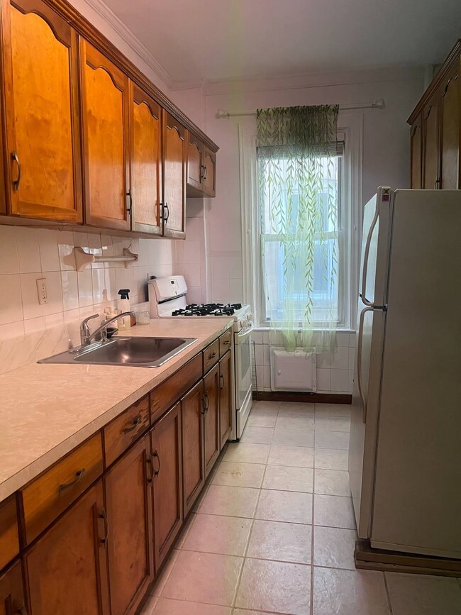 Building Photo - 1065 Grant Ave