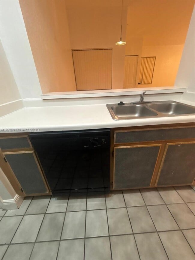 Building Photo - 2831 N Oakland Forest Dr