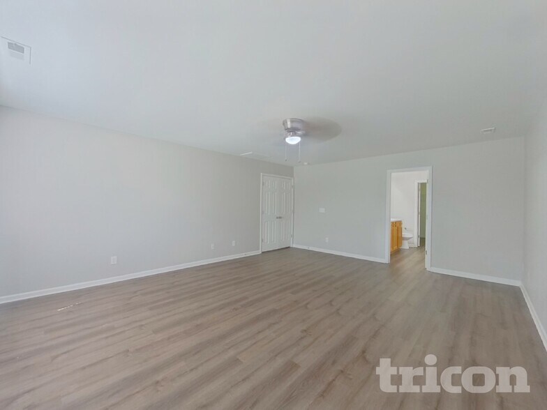 Building Photo - 11035 Elven Dr