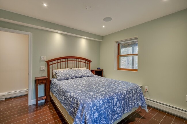 Building Photo - 30 Middle Shore Dr