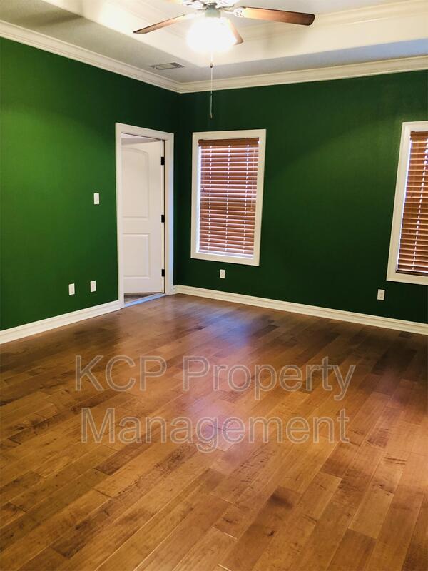 Building Photo - 8105 Cisterna Way