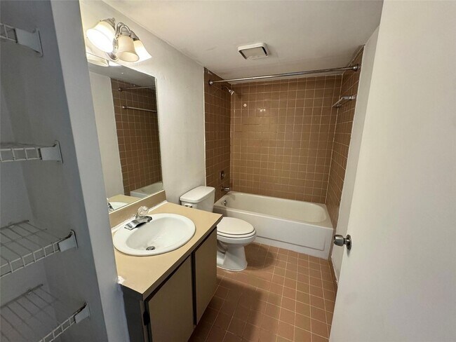 Building Photo - 9688 Fontainebleau Blvd