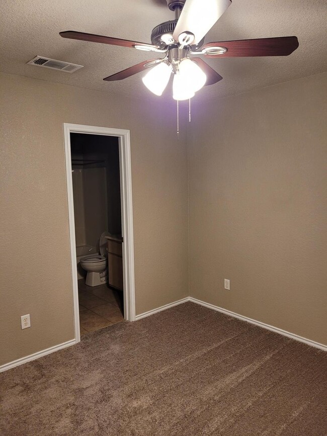 Building Photo - 2805 Alma Dr