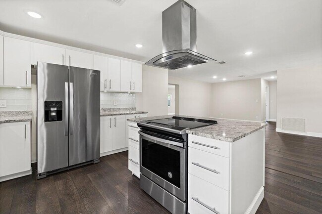 Building Photo - 940 Butia St
