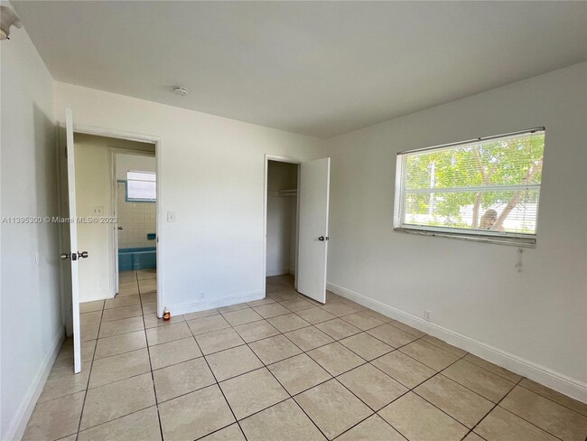 Building Photo - 4340 NW 21st Ave