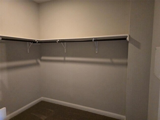 Building Photo - 13800 Lyndhurst St