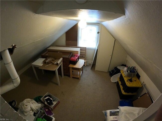 Building Photo - 1600 Cedar Ln