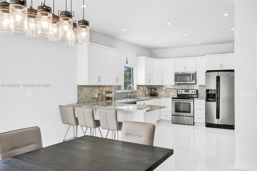 Building Photo - 1102 Meadowlark Ave