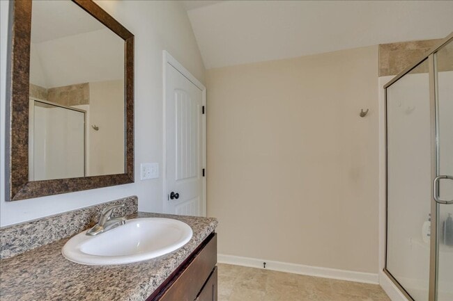 Building Photo - 4 bed, 2.5 bath home on corner lot with 2 car garage and fenced in back yard