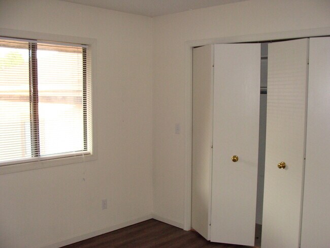 Building Photo - Bradford Place 2 Bedroom Condo