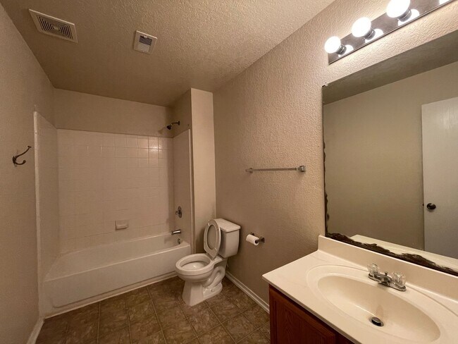 Building Photo - BEAUTIFUL 4 BR W/ MASTER DOWN*HARDWOOD FLOORING IN DINING/ENTRY, LIVING ROOM, MASTER BR AND MASTE...