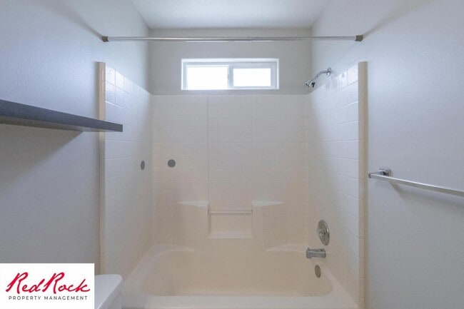 Building Photo - Charming 3 Bed, 2 Bath Home in the Heart of St. George!