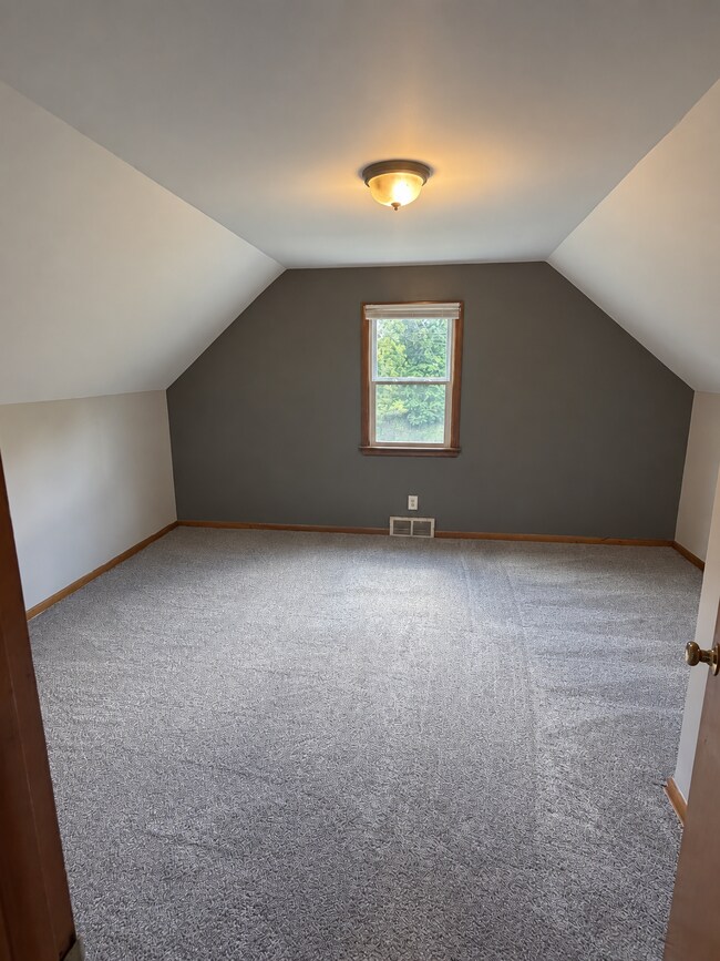 Building Photo - 16705 Hillsboro Rd