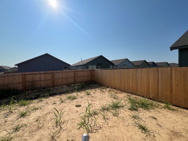 Building Photo - Beautiful New Construction 3/2 home in Nav...