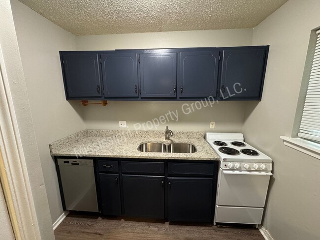 Building Photo - 1BR/1BA For Rent