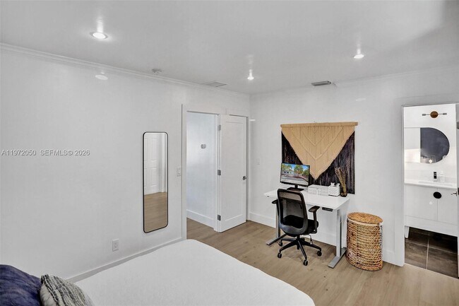 Building Photo - 3320 NE 13th Ave