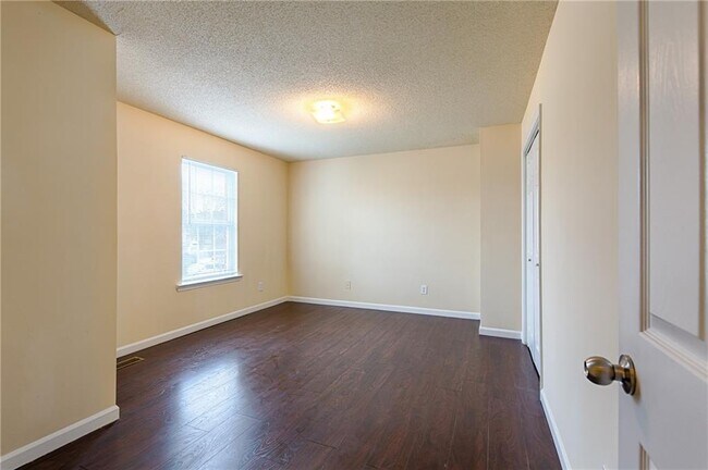 Building Photo - 31 Middlebrook Dr