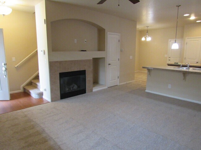 Building Photo - Immaculate Upscale Townhome in fantastic location in Arvada